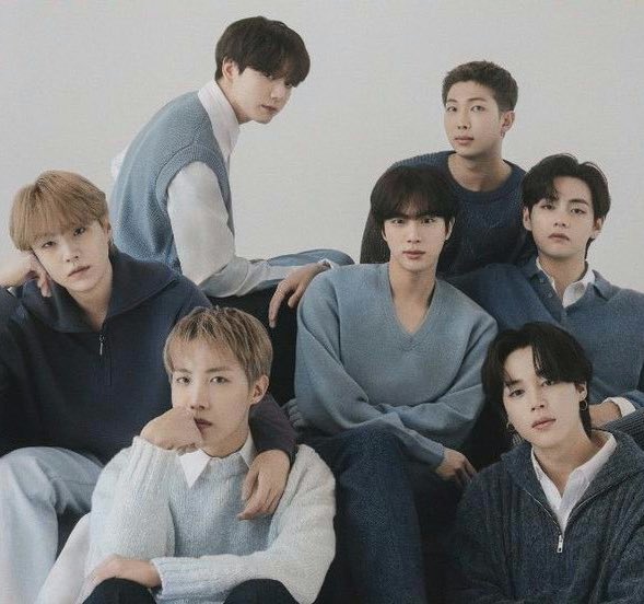 “Éramos mais um clube naquela época. Tínhamos apenas 10 funcionários na empresa. Éramos 7, e foi a primeira agência com a qual assinamos e todos estreamos. Não fomos a nenhum outro lugar...” Min Yoongi sobre o BTS; e pensar que desde o debut as lendas fazem muita gente tremer…