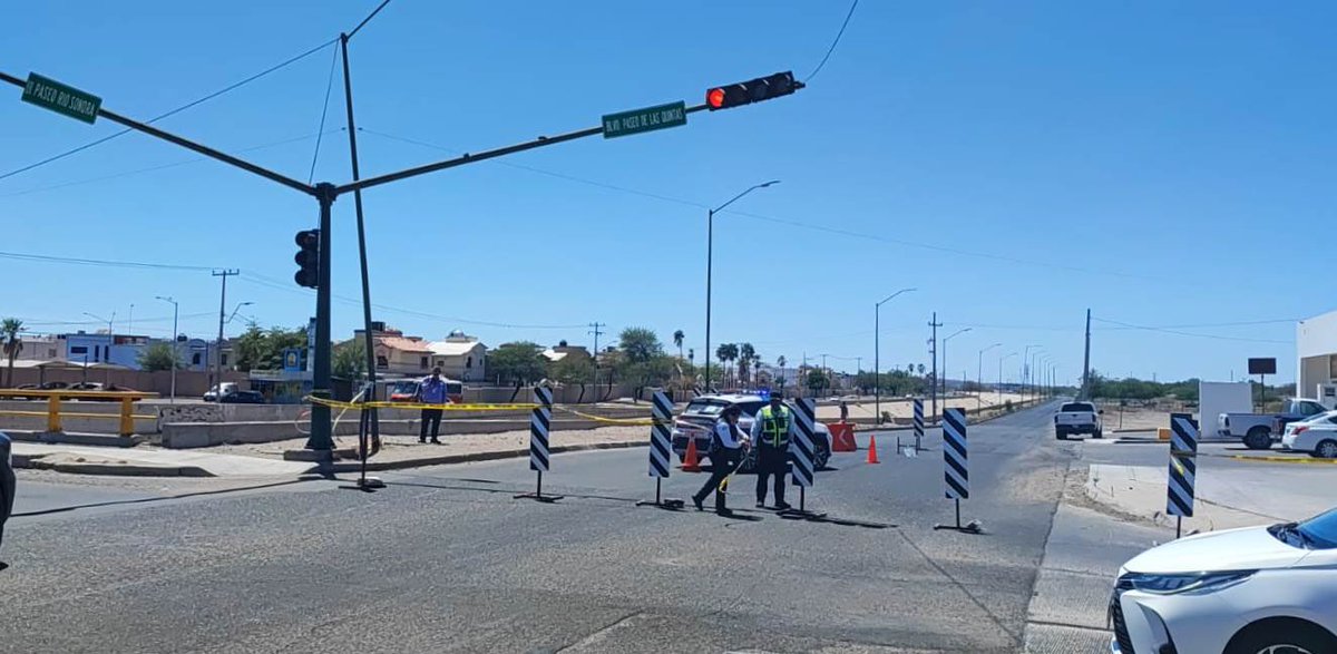 José Ochoa (@elchiltepin) on Twitter photo #Hermosillo mínimo 70 días en reparación del colapso de ese colector aseguró <a href="/aguahermosillo/">Agua de Hermosillo</a> , hoy fue cerrado todo el tramo vial . Bulevar Las Quintas y Río Sonora , al poniente). Cuidado será una fuente de contaminación ambiental.. m.facebook.com/story.php?stor… #Hermosillo mínimo 70 días en reparación del colapso de ese colector aseguró <a href="/aguahermosillo/">Agua de Hermosillo</a> , hoy fue cerrado todo el tramo vial . Bulevar Las Quintas y Río Sonora , al poniente). Cuidado será una fuente de contaminación ambiental.. m.facebook.com/story.php?stor…