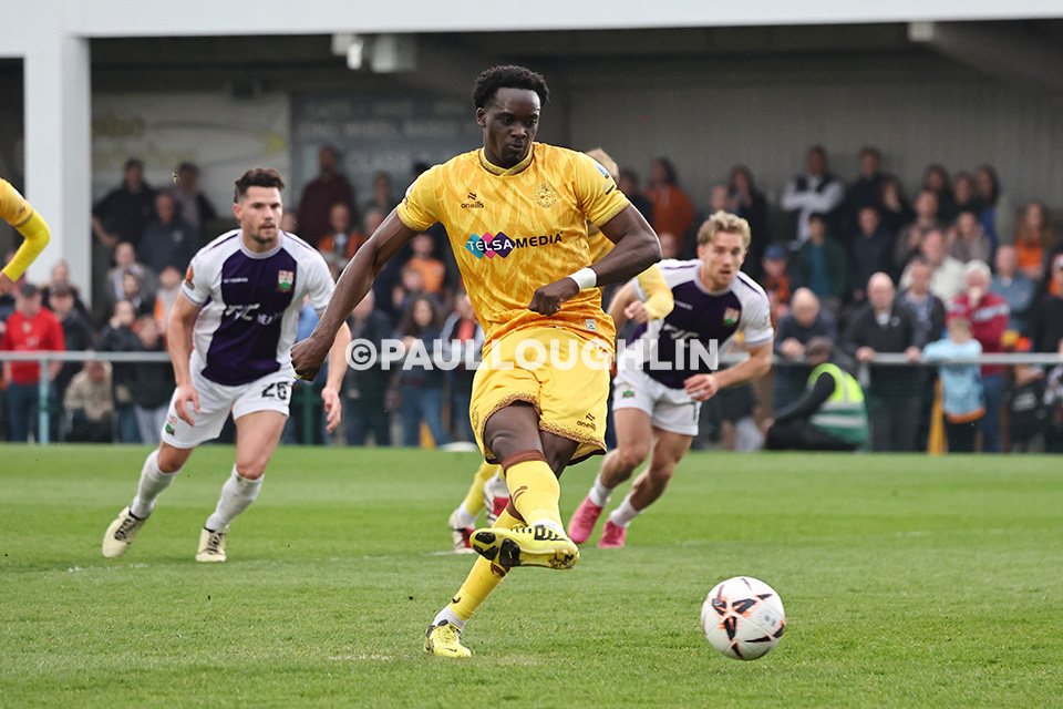 Photos from <a href="/suttonunited/">Sutton United</a>'s 3-1 loss to Barnet: 

flickr.com/photos/paullou…

Photos not to be used without permission.