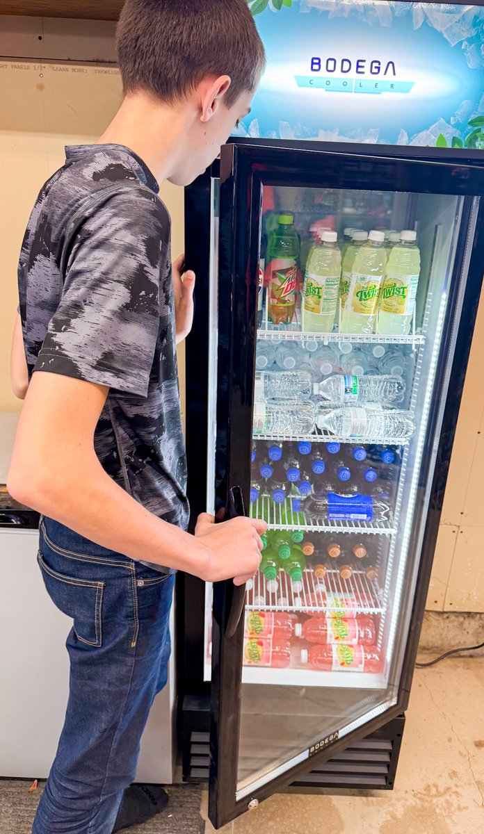 EmilyReviewsCom's tweet image. Check out our review of the @bodega Commercial Beverage Refrigerator over on the blog ---&amp;gt; emilyreviews.com/2025/04/bodega… #fridge #coolfactor #beveragefridge #mancave #upgrade #garagefridge #refrigerator