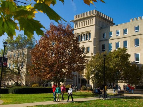 ILhoopsrecruits's tweet photo. D1 Program of the Day 🚨 

Bradley University is a member of the MVC and is located in Peoria IL! Peoria has a population of 110,460! Bradley has a beautiful campus and gorgeous facilities! The Braves went 28-9 and finished 2nd in the MVC!!

@BradleyUMBB https://t.co/BmS6dXXpY9
