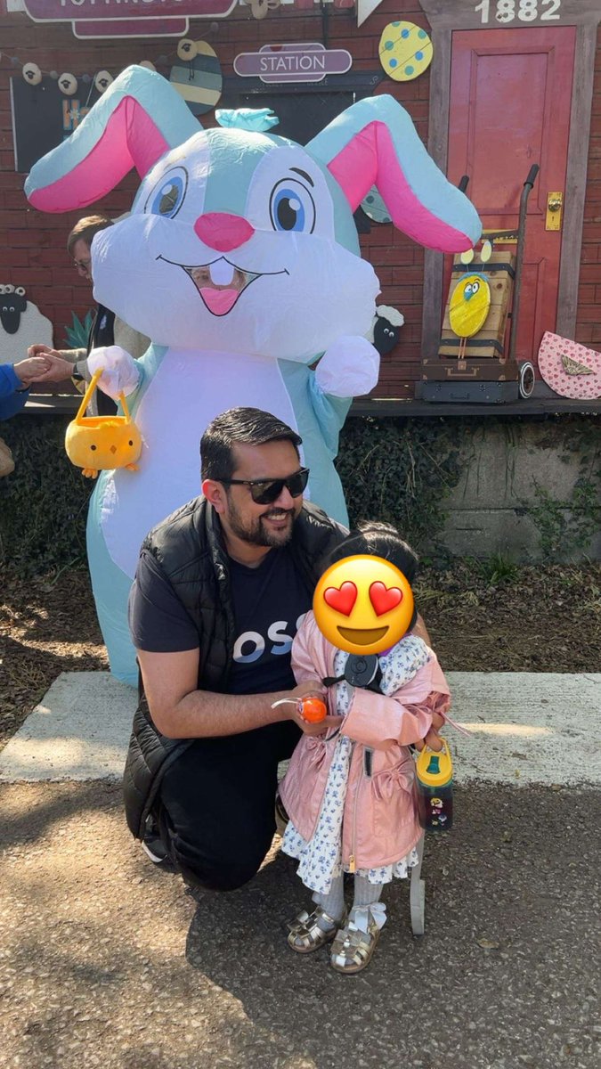TamoorT's tweet image. A memorable #EasterWeekend with my daughter. Took her to watch #BuryFC and also met the Easter Bunny in Tottington. 😎💯❤️