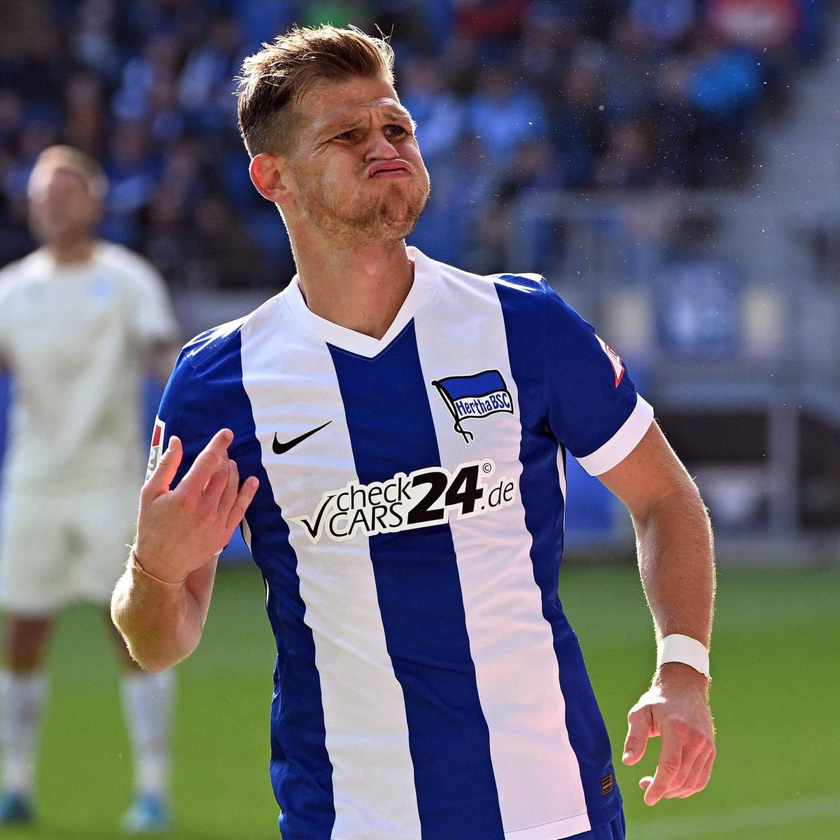 🚨 Exklusiv: nach Sky Infos prüft #1860München eine Verpflichtung von Florian #Niederlechner (34). Der Stürmer wird Hertha BSC im Sommer verlassen und wäre ablösefrei.
Größtes Hindernis: das potentielle Gehalt des ehemaligen Bundesliga-Spielers.

🔵⚪️

<a href="/SkySportDE/">Sky Sport</a> | <a href="/Plettigoal/">Florian Plettenberg</a>