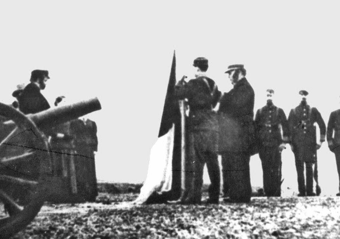 AgoraCl's tweet photo. 🚨 EFEMÉRIDES EN ÁGORA 
21 de Abril de 1843: Chile toma posesión del Estrecho de Magallanes. Esta tarea le fue encomendada por el gobierno del general Manuel Bulnes en abril de 1842 al recién nombrado intendente de Chiloé, comisario contador de la marina Domingo Espiñeira Riesco y ejecutada por el marino inglés nacionalizado chileno, capitán de fragata John Williams Wilson, a la sazón capitán de puerto de San Carlos de Ancud.
#HistoriadeChile
✅Síguenos en X y Youtube