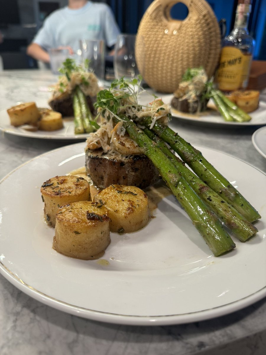 lightsklnprince's tweet photo. Book me for the price goes ⬆️ #accentontheé #chef #privatechef https://t.co/6xEQUSNK3f