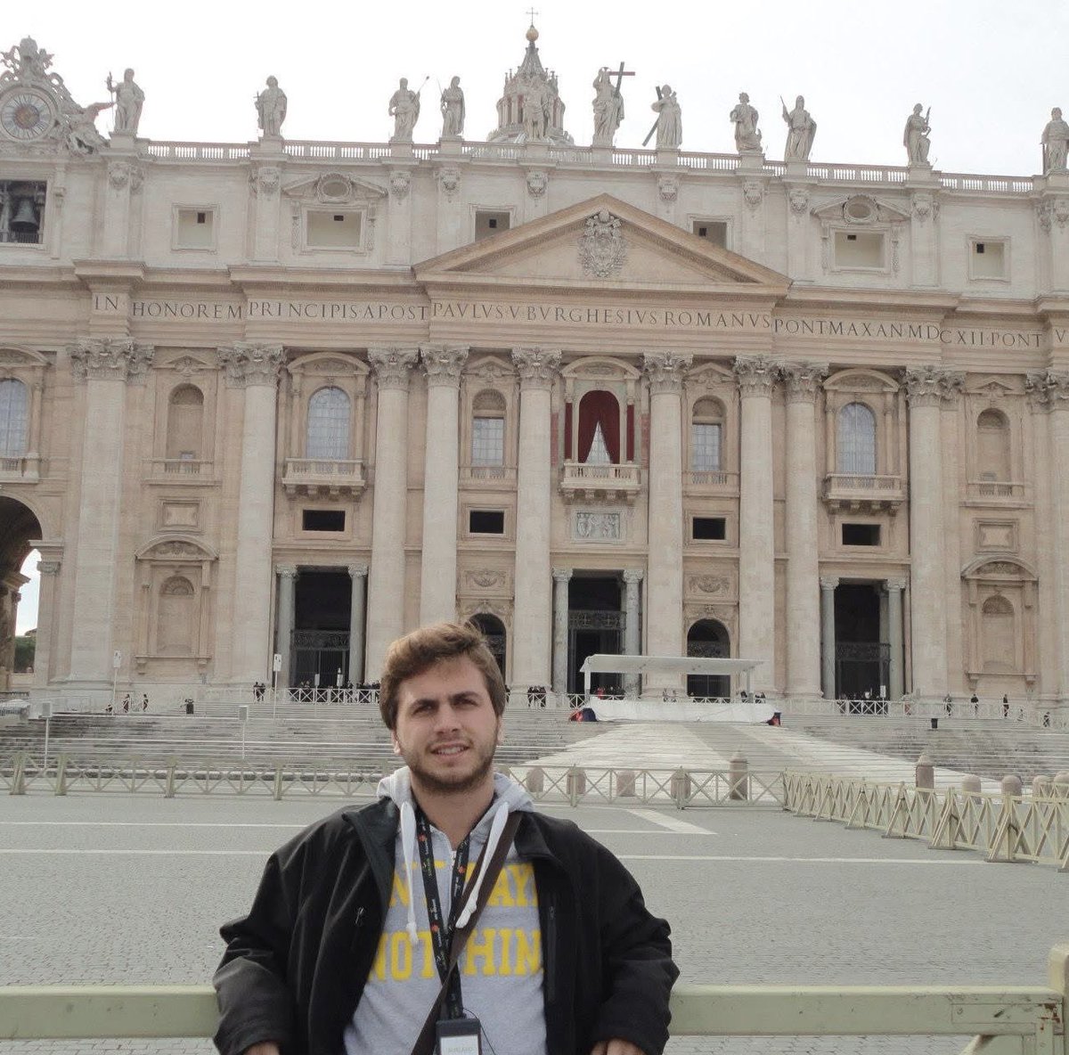 iaioab's tweet photo. Sí, justamente estaba en Italia ese día y ya era de noche cuando nos enteramos. Al día siguiente, con mucho orgullo y expectativa, obviamente fuimos al Vaticano. A pesar de algunas diferencias ideológicas, siempre admiré su calidez y sencillez. QEPD Francisco I. https://t.co/bAi9VJcl7L