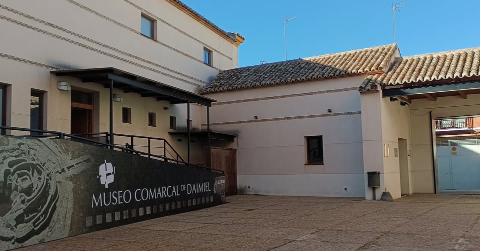 SaboraOcio (@saboraocio) on Twitter photo Museo Comarcal de #Daimiel
.
Entrar en este museo es hacer un viaje de más de 4.000 años de historia. Descubriendo arte, historia, arqueología y etnografía. Más información y planes en #Saboraocio 👉👉👉 cutt.ly/8tS66uD <a href="/BiblioDaimiel/">Biblioteca Daimiel</a> Museo Comarcal de #Daimiel
.
Entrar en este museo es hacer un viaje de más de 4.000 años de historia. Descubriendo arte, historia, arqueología y etnografía. Más información y planes en #Saboraocio 👉👉👉 cutt.ly/8tS66uD <a href="/BiblioDaimiel/">Biblioteca Daimiel</a>