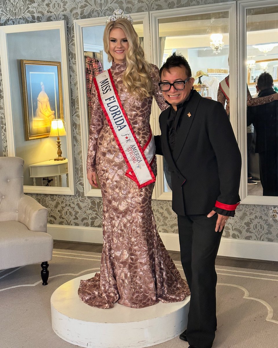 andresoriano's tweet photo. Stringing A Pose with Ms. Florida, The Beautiful Ms. Rachel Barcellona! I heart you to the moon and back! https://t.co/ra4JFLlwxd
#rachelbarcellona #missflorida #missamerica #andresoriano #fashion @andresorianoatelier #proudlymadeintheusa #blessed #grateful #occoquanva #usa ❤️🇺🇸 https://t.co/S191v7haRf