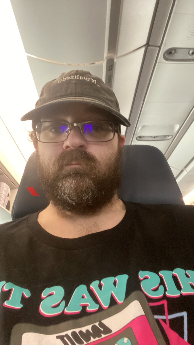 Boarding the plane with my family. After 12 years in the US, a new chapter of our life starts. Wish me luck, y’all.