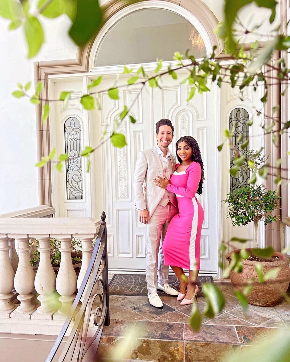 This week will be Amazing!!😍🙌🏾 My Husband and I on Resurrection/Easter…Jesus Is Risen!❤️❤️❤️ #spring #Easter #Resurrection #April #Blessings #photooftheday