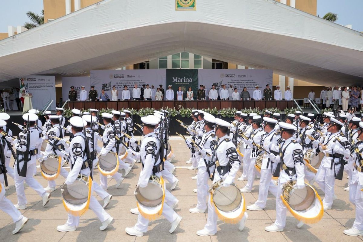 Hoy acompañamos a la primera Comandanta Suprema de las Fuerzas Armadas <a href="/Claudiashein/">Claudia Sheinbaum Pardo</a> a la Ceremonia conmemorativa del 111 Aniversario de la Gesta Heroica del Puerto de Veracruz, así como el juramento de Bandera de las y los Cadetes de la Secretaría de Marina.

Las y los cadetes