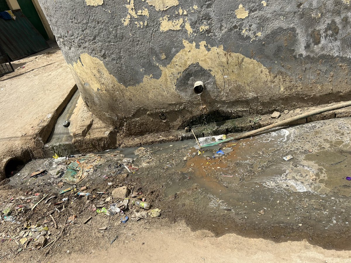 SamalkaWelfare's tweet photo. समालका गाँव की सभी गालिया की सफ़ाई बिकुल नहीं हो रही है गली नंबर -1 का बहुत बुरा हाल है  कि���नी बार शिकायत कर चुके हैं पर इसका अभी तक कोई निवारण नहीं हो हुआ है @DC_NGZMCD @MCD_Delhi @SBM_MCD @SwachhBharatGov @swachhbharat @SantoshRai_IAS @AshwaniKumar_92 @CMODelhi https://t.co/BkwLI2JuhL