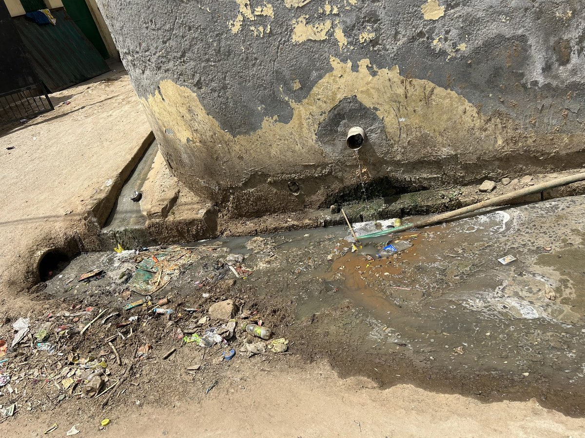 SamalkaWelfare's tweet photo. समालका गाँव की सभी गालिया की सफ़ाई बिकुल नहीं हो रही है गली नंबर -1 का बहुत बुरा हाल है  कि���नी बार शिकायत कर चुके हैं पर इसका अभी तक कोई निवारण नहीं हो हुआ है @DC_NGZMCD @MCD_Delhi @SBM_MCD @SwachhBharatGov @swachhbharat @SantoshRai_IAS @AshwaniKumar_92 @CMODelhi https://t.co/BkwLI2JuhL