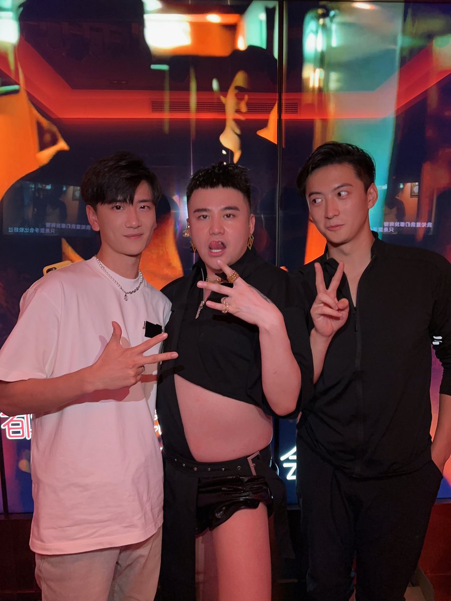 跟成都妖王🧑‍🤝‍🧑见面喽
#张桐桐 #抖音小白杨 #抖音网红