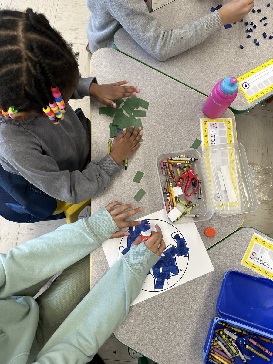 Celebrated Earth 🌍 Day with our buddies! We decorated globes using tissue paper, traced our hands and wrote an Earth Day promise. ♻️💦🌳☀️#happeningathowell <a href="/Ms_Byrnes5th/">Ms Byrnes</a>