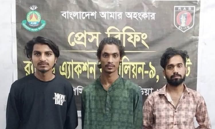 আখাউড়া থেকে ২০১ বোতল ফেনসিডিলসহ ৩ জনকে গ্রেফতার করেছে র‌্যাব-৯