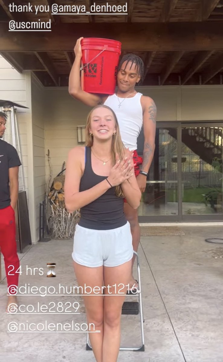 this is the ultimate 2 man of doom. disappointing to see these girls with them #fuckpapio