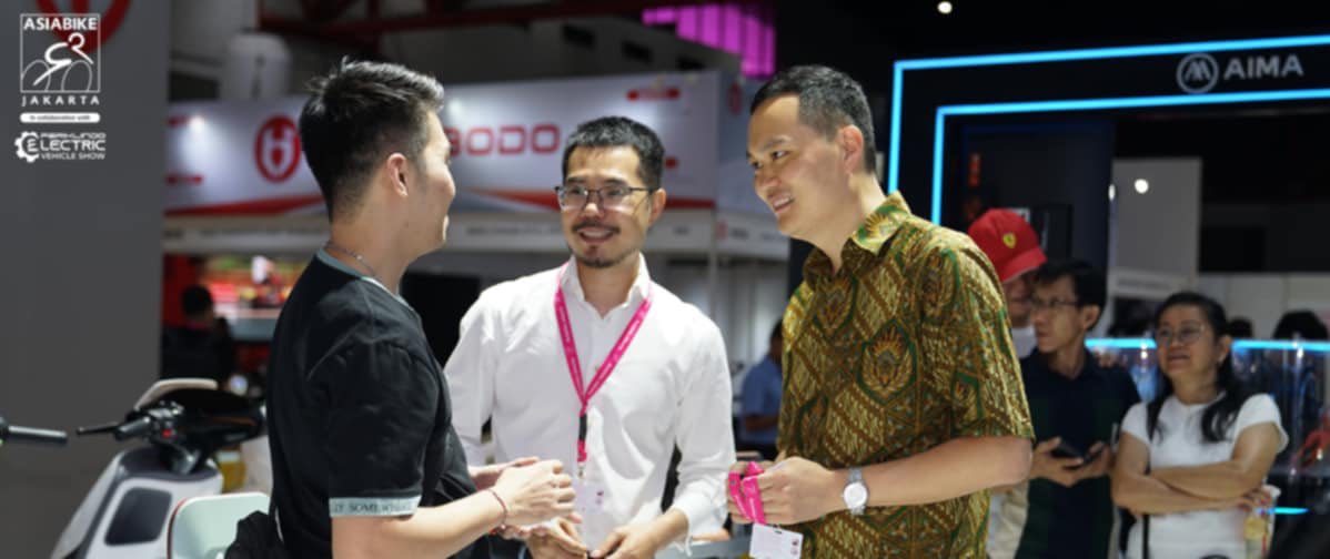 autocarPH's tweet photo. Instagram Post

🛵 Asiabike Jakarta in collaboration with PERIKLINDO Electric Vehicle Show 2025: driving sustainable mobility forward.

Join us for the 2nd edition of @asiabike_show in collaboration with @pevs_id! 

📅 29 April – 4 May 2025

📍 JIExpo Kemayoran, Jakarta https://t.co/7k2tdqnGoP