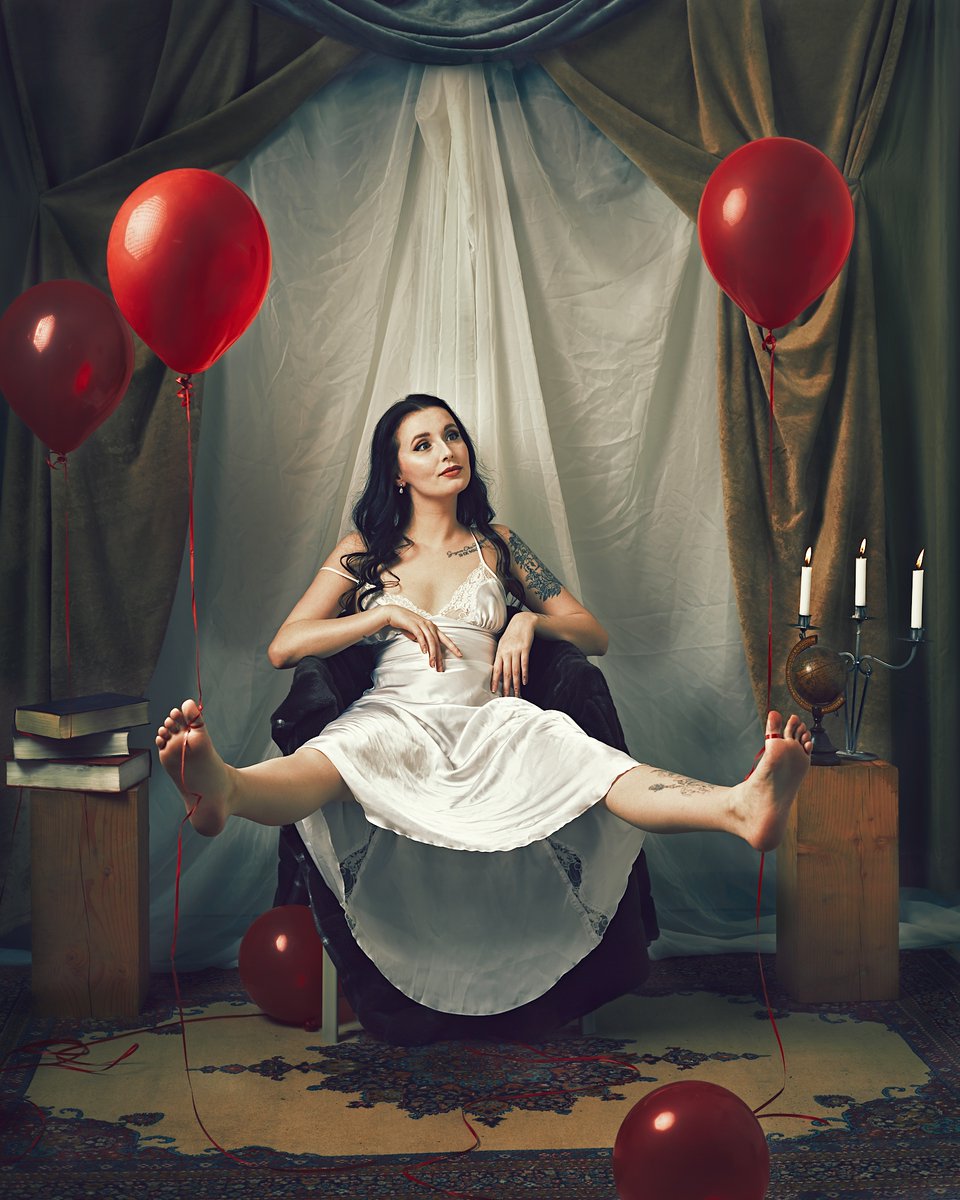 RobinBurchPhot1's tweet photo. Girl with red balloons 
From a brand new shoot with Ashlyn
(noncommitalgoth  on IG) https://t.co/5F9MjGusJp