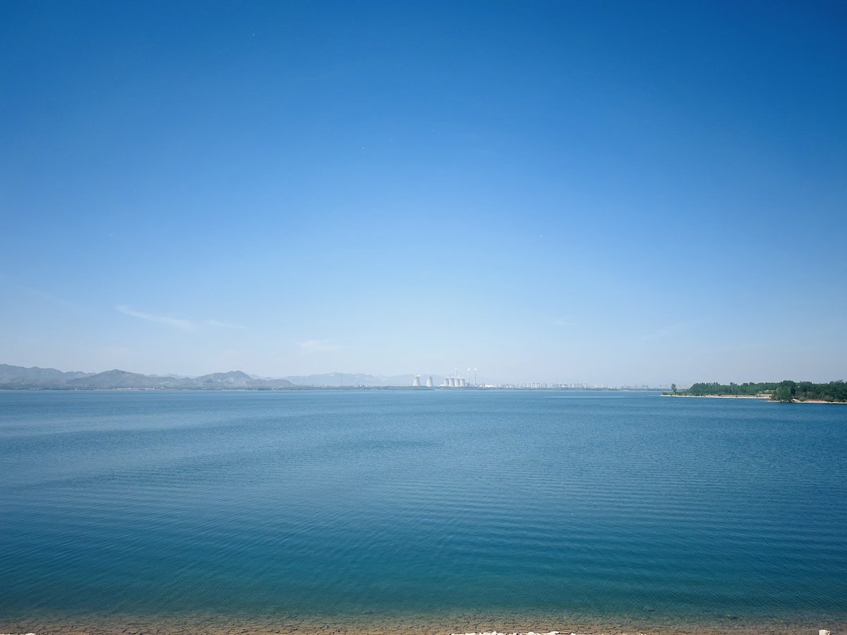 晴空万里，风景秀丽。