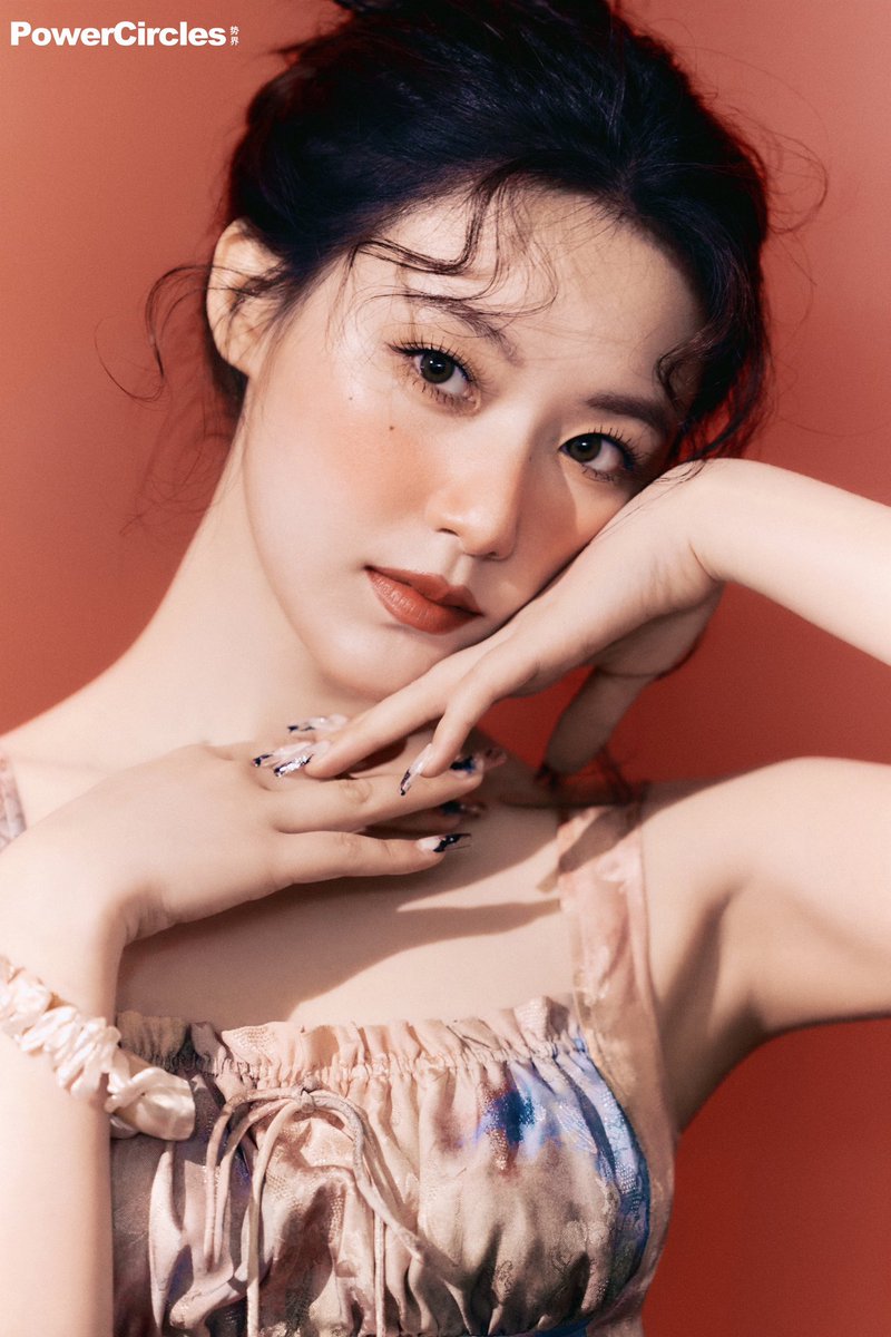 official_i_dle's tweet photo. #SHUHUA x #势界POWERCIRCLES

#여자아이들 #GIDLE
#슈화 https://t.co/J7aY7Z2gp2