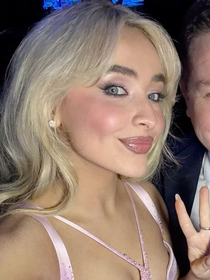 scarpenterfiles's tweet photo. sabrina carpenter! https://t.co/b7cYaLPxuc