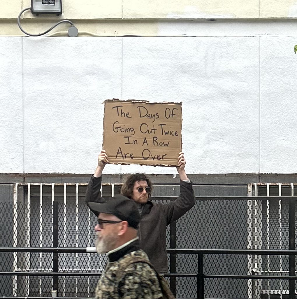 dudewithsign's tweet photo. https://t.co/Yw29UAKYGr