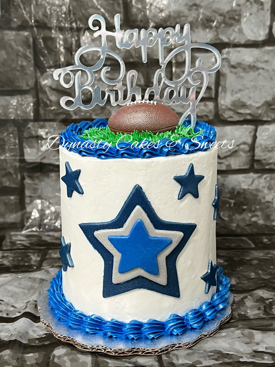 Dallas Cowboys- 4 inch individual cake. Thank you Mari A. for ordering!🥰

#dynastycakesandsweets #birthdaycake #elpasocakes #elpasocakes