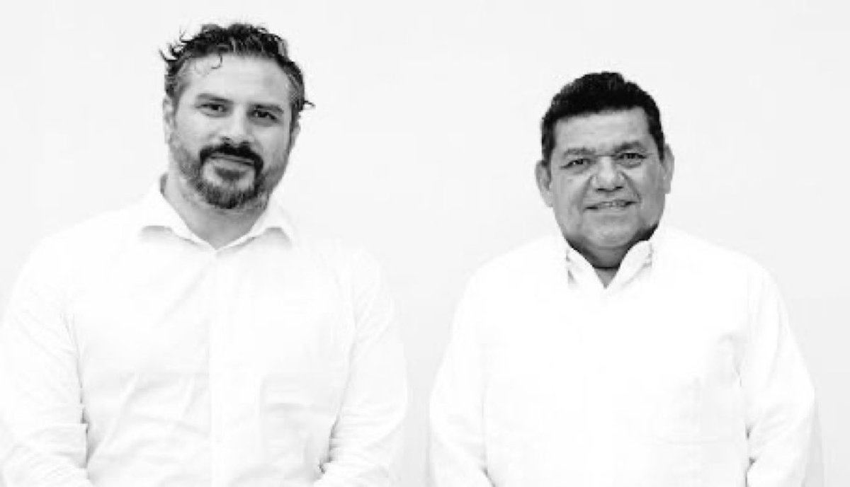 JJDiazMachuca's tweet photo. Corrieron al Director del Hospital, pese a salvar la vida del Bebé; su delito: "que alguien tomara la fotografía y se hiciera viral".
Gracias @Claudiashein ahora se morirán los niños, pero no habrá fotos que exhiban su FRACASO.
(En la imagen el Gobernador @TabascoJavier y su secretario de Salud @AlipiCalderon )

@LaDenuncia_Tab 
@PincheHuesos