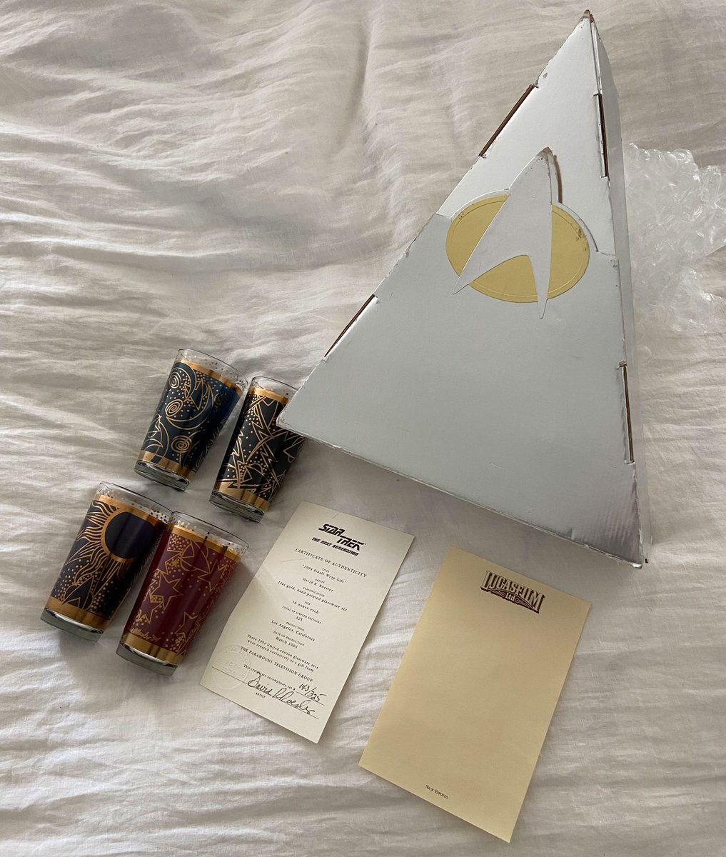 Car__Go's tweet photo. Beam up this rare gem! 🖖 #StarTrek: The Next Generation Cast Gift Glasses, #143 of 325, David Roesler exclusive! A holy grail for #Trekkies &amp; collectors. #StarTrekTNG #Trekkies #SciFiCollectibles #StarTrekFans #eBayAuctions #RareMemorabilia #RareFinds https://t.co/untdzqhTdV https://t.co/dAqH9Pt9WL