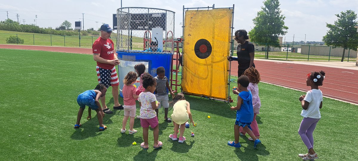 forthoodarmy's tweet photo. The 20th Annual Garrison Org Day event promotes teamwork and camaraderie, and showcases the many talented employees who make The Great Place even greater!
#FortCavazos | #TheGreatPlace | #OrgDay https://t.co/Fjl2rBnpFp