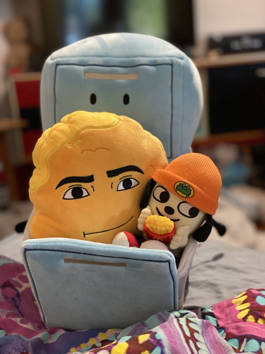 dailymaxplush's tweet photo. Day 16 - Group hangout!
#MaxDesignPro #mdptwt https://t.co/DgRh4T94Kv