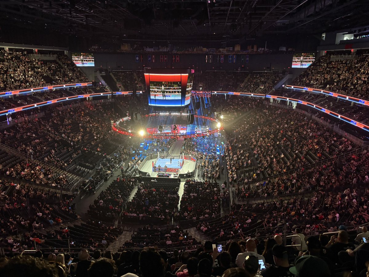 10th and final show in Vegas it’s Monday Night Raw