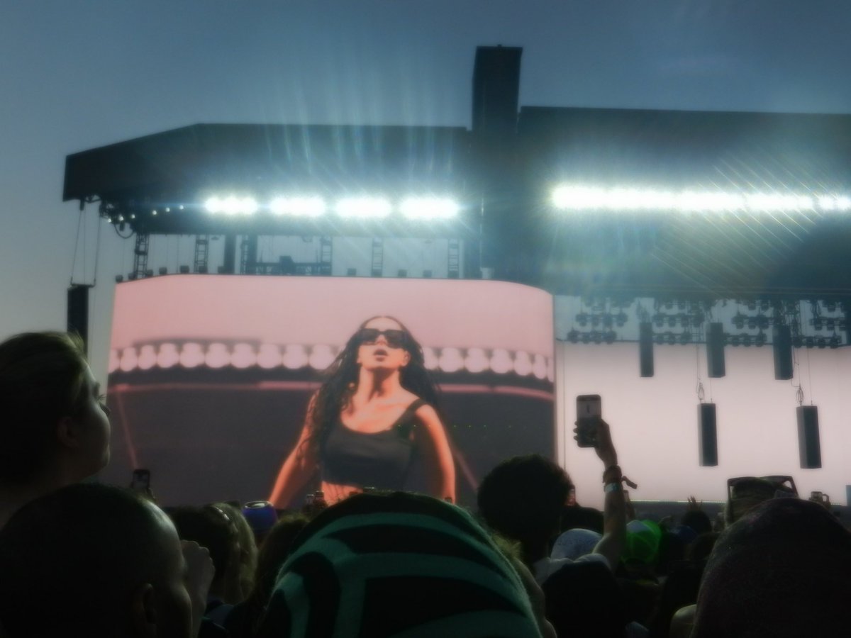 THOTLITICS's tweet photo. coachella was so much fun but god i missed my bed https://t.co/PaPTO6rJKA