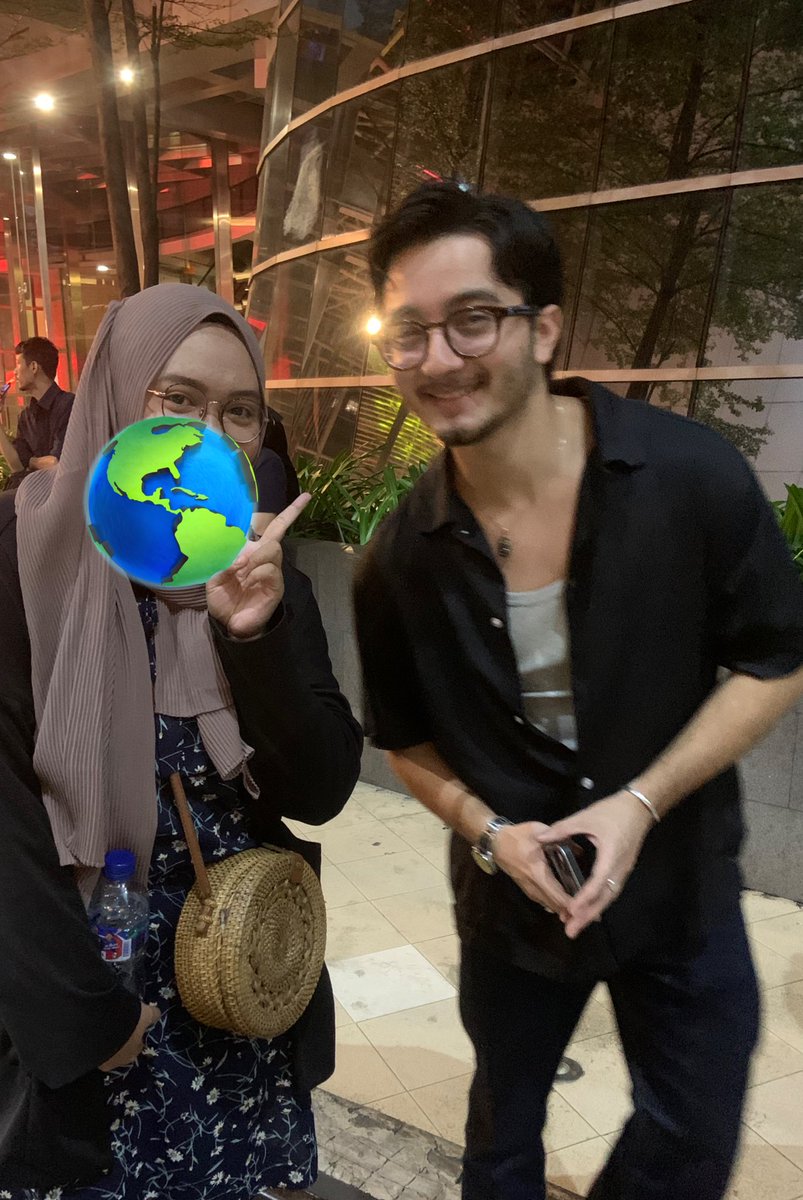 piyachu_24's tweet photo. @scuruy Ternyata Bryan Domani orangnya soft spoken banget 😭🙏 wktu aku ga sngaja ktmu di gala premiere qodrat 2 wktu itu, cara interaksinya bnr2 lembut bgt. Bener2 gentle man irl! Mana aslinya ganteng bgt bjir woeeee sumpah 😭 ❤️‍🩹 https://t.co/JCuVZ2ZhXP