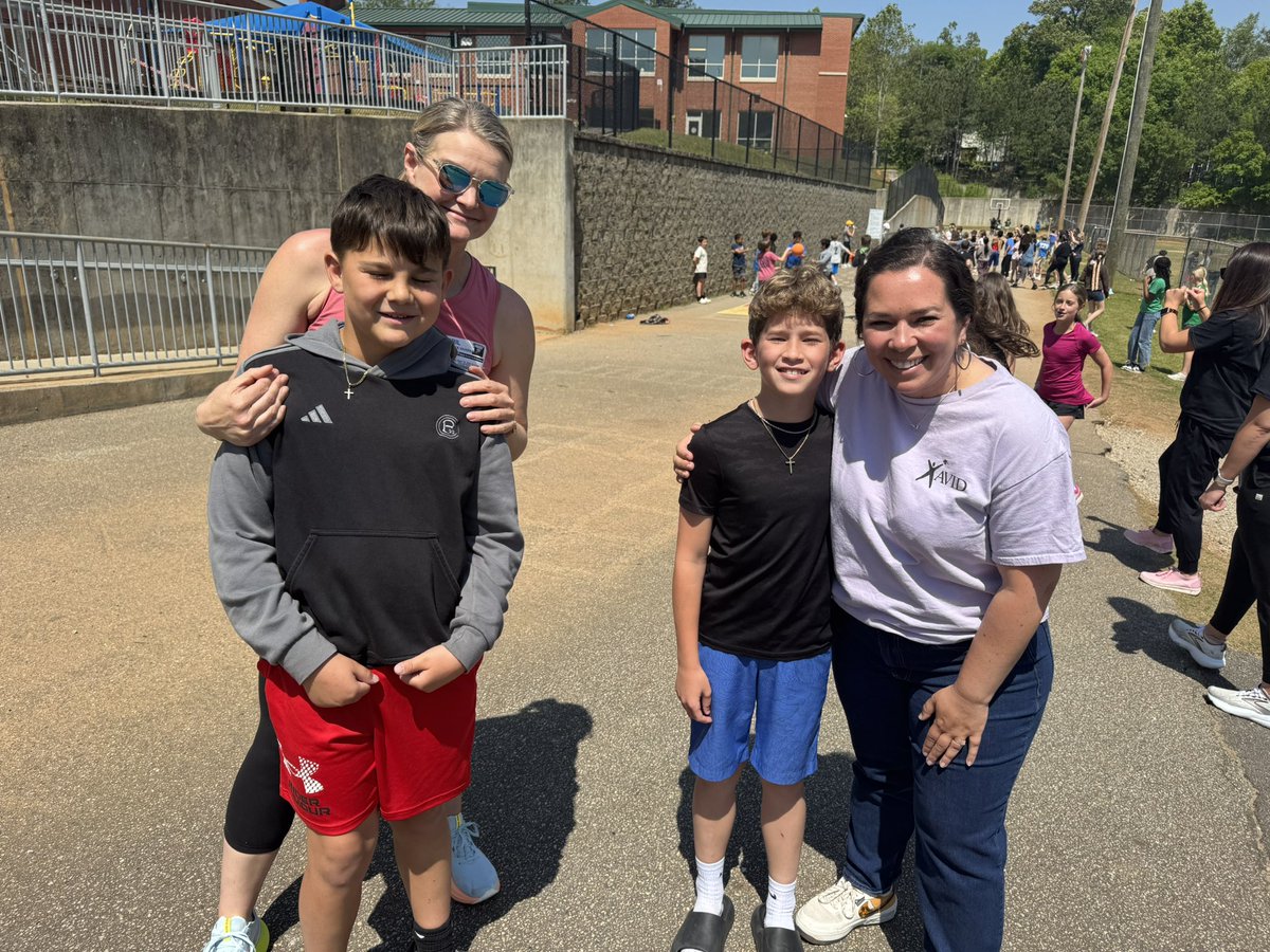 We love having parents at recess!! One of my favorite RNE traditions 💚 #RNEGreatThings