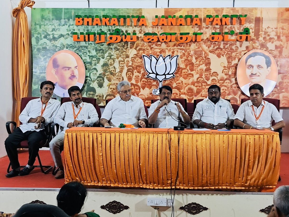 RaArjunamurthy's tweet photo. நேற்றைய தினம், @BJP4TamilNadu சமூக ஊடகப் பிரிவின் மாநில நிர்வாகிகளை, நம் மாநிலத் தலைவர் திரு. @NainarBJP அவர்கள் சந்தித்து உரையாற்றினார். 

நான், எவ்வாறு Ai  தொழில்நுட்பத்தினை, பல்வேறு Ai செயலிகள் மூலம், நம் பாரத பிரதமர்  மாண்புமிகு @narendramodi அவர்களின் கடந்த 11 ஆண்டுகள் சாதனைகளை பதிவேற்றுவதனை பற்றி விளக்கமாக எடுத்துரைத்தேன். 

மேலும், நம் அமைப்புச் பொதுச் செயலாளர் திரு.@KesavaVinayakan அவர்கள் வருகின்ற சட்டமன்றத் தேர்தலுக்கான முன்னெடுப்புகளையும், கட்டுப்பாடுகளையும் எடுத்துரைத்தார். 

@blsanthosh @annamalai_k @MSBalajiMSB