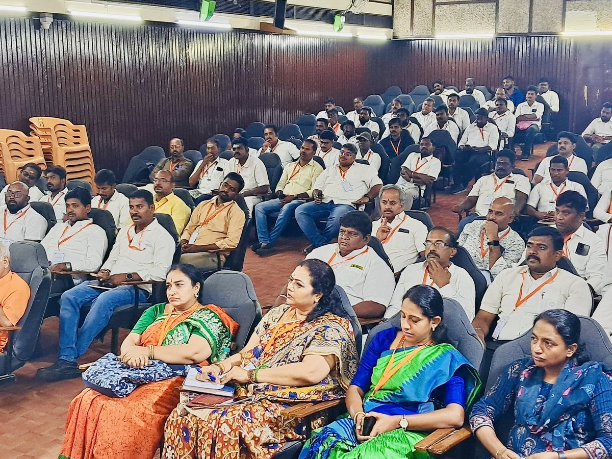 RaArjunamurthy's tweet photo. நேற்றைய தினம், @BJP4TamilNadu சமூக ஊடகப் பிரிவின் மாநில நிர்வாகிகளை, நம் மாநிலத் தலைவர் திரு. @NainarBJP அவர்கள் சந்தித்து உரையாற்றினார். 

நான், எவ்வாறு Ai  தொழில்நுட்பத்தினை, பல்வேறு Ai செயலிகள் மூலம், நம் பாரத பிரதமர்  மாண்புமிகு @narendramodi அவர்களின் கடந்த 11 ஆண்டுகள் சாதனைகளை பதிவேற்றுவதனை பற்றி விளக்கமாக எடுத்துரைத்தேன். 

மேலும், நம் அமைப்புச் பொதுச் செயலாளர் திரு.@KesavaVinayakan அவர்கள் வருகின்ற சட்டமன்றத் தேர்தலுக்கான முன்னெடுப்புகளையும், கட்டுப்பாடுகளையும் எடுத்துரைத்தார். 

@blsanthosh @annamalai_k @MSBalajiMSB