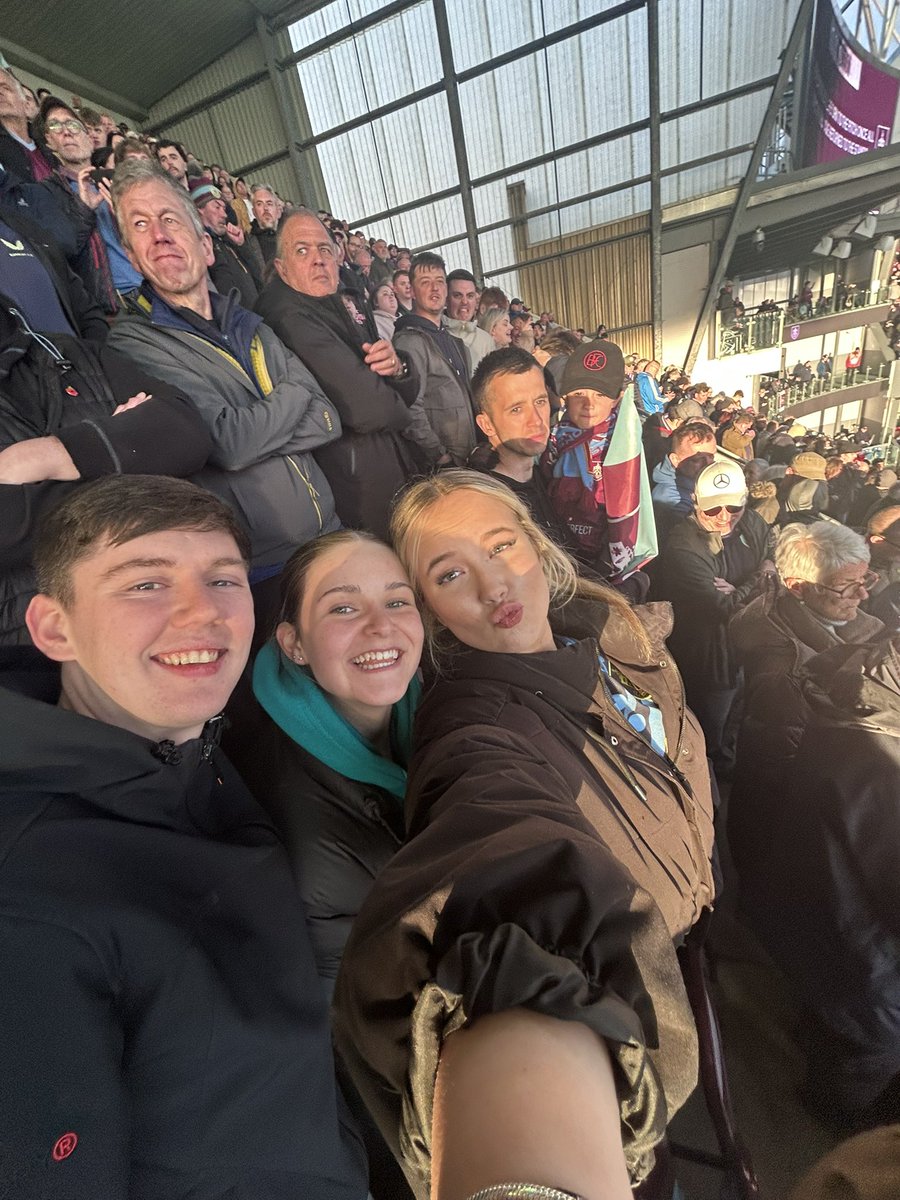 evie-mae tweet media