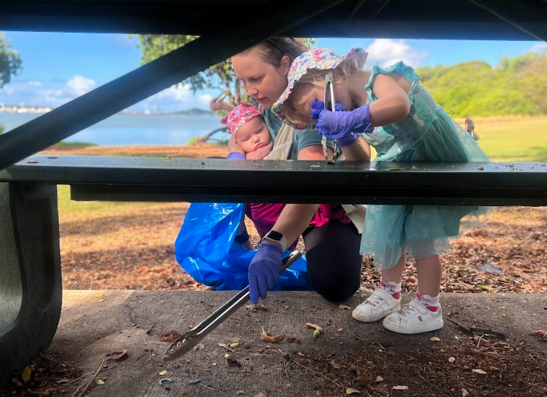 JointBasePHH's tweet photo. Volunteers of all ages  joined forces to remove trash at the Pearl Harbor  Bike Path as part of the City &amp; County of Honolulu's biannual cleanup initiative, 19 April. #collaborativeeffort #community 
 #StormwaterQualityDivision  see more info &amp; photos at https://t.co/QuWZQfspvy https://t.co/SnayDInDuN
