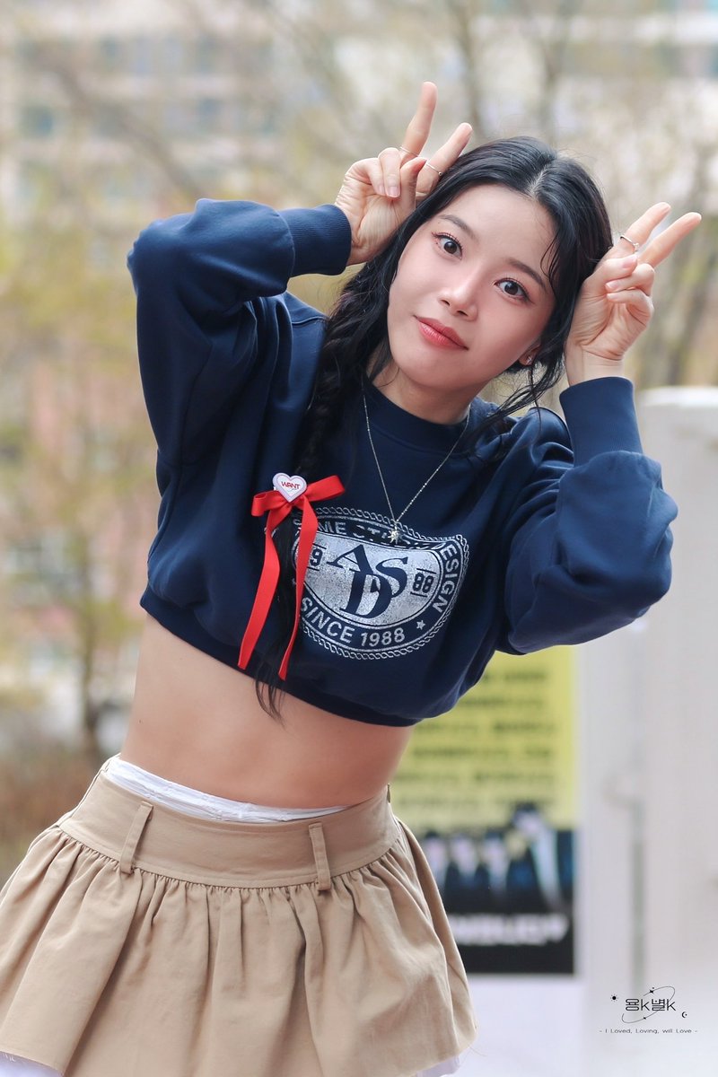 yongbyul_lll's tweet image. 250412 음악중심 미니팬미팅 일일팬매 솔라
✌🏻🐰✌🏻
L🤍
#마마무 #MAMAMOO #ママム #솔라 #Solar #ソラ