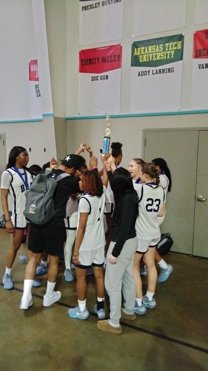 NationKGrBaller's tweet photo. Young ladies are gelling together nicely. Great tournament win ladies, let's keep it going and take the momentum into Phoenix...Let's go #21!!!! @KhloeYarb2027 @BDABASKETBALL https://t.co/CitEpu1oY2