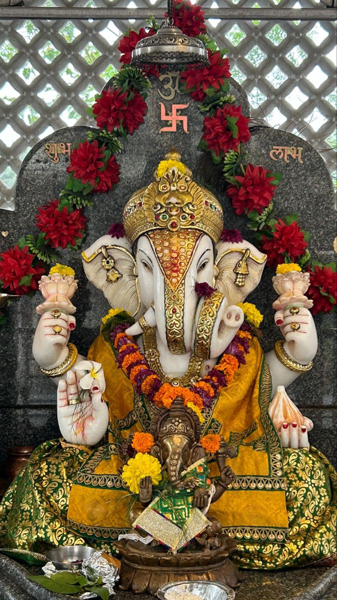 शुभ लाभ नाम लेने मात्र से ही हो जाता है
कष्ट हरो मंगल करो
श्री सिद्धिविनायक नमो नमः