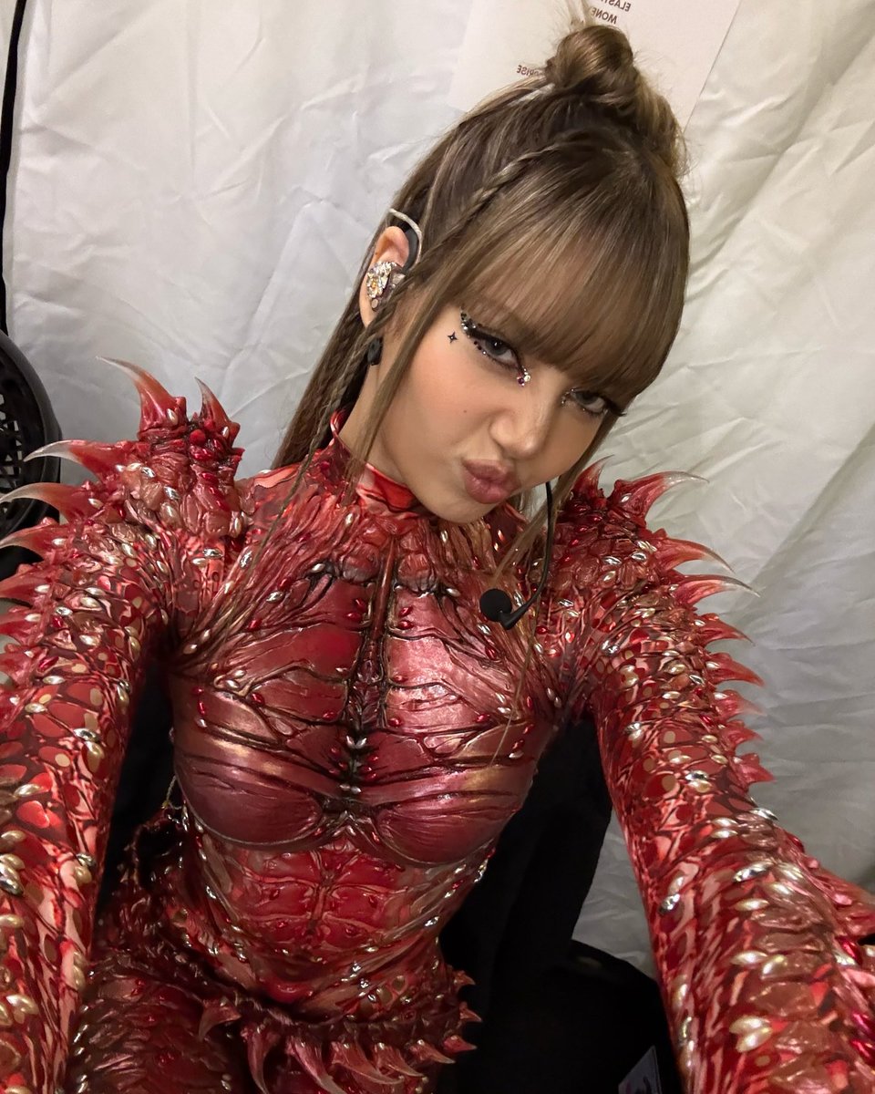 sourcelalisa's tweet image. 