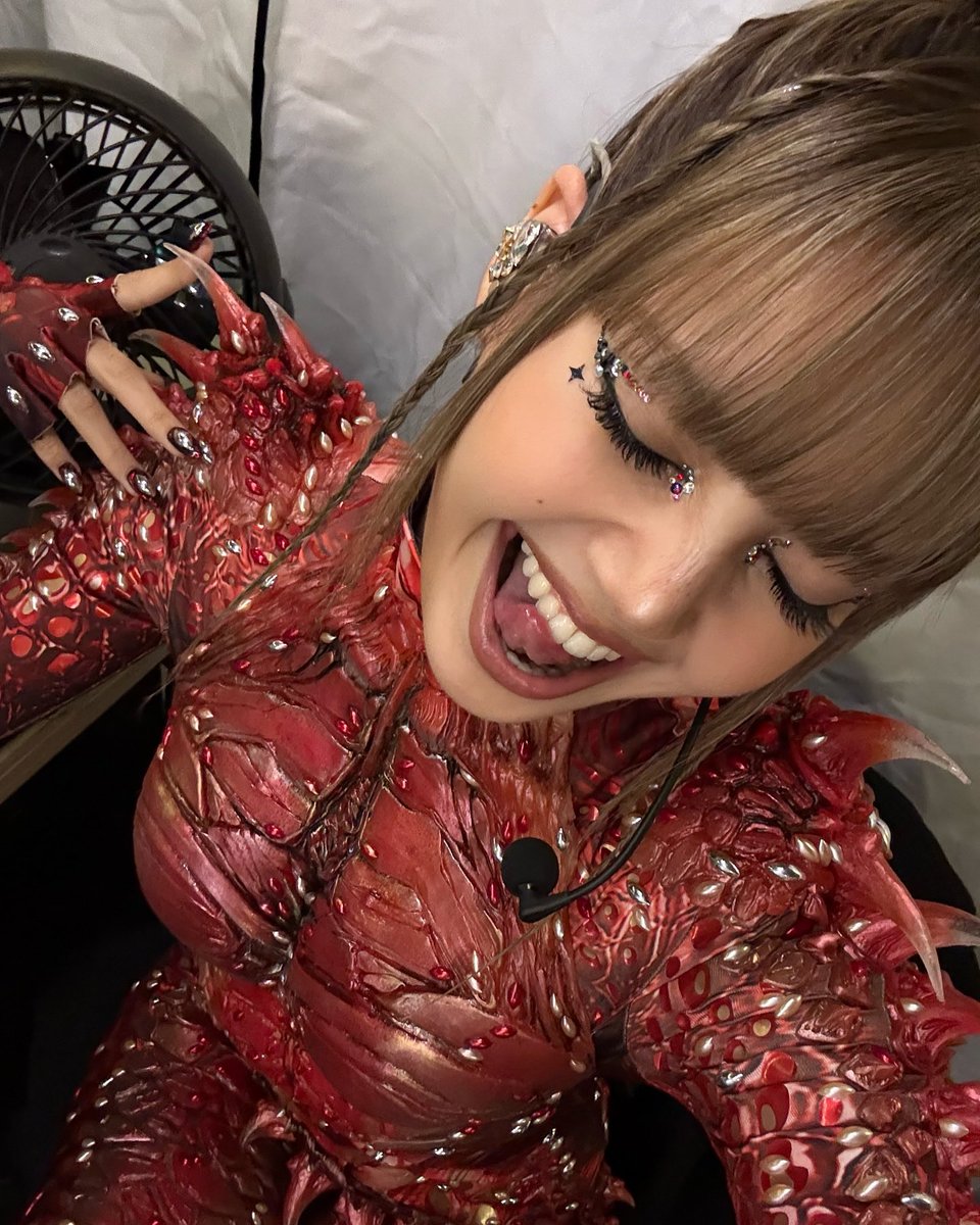 sourcelalisa's tweet image. 