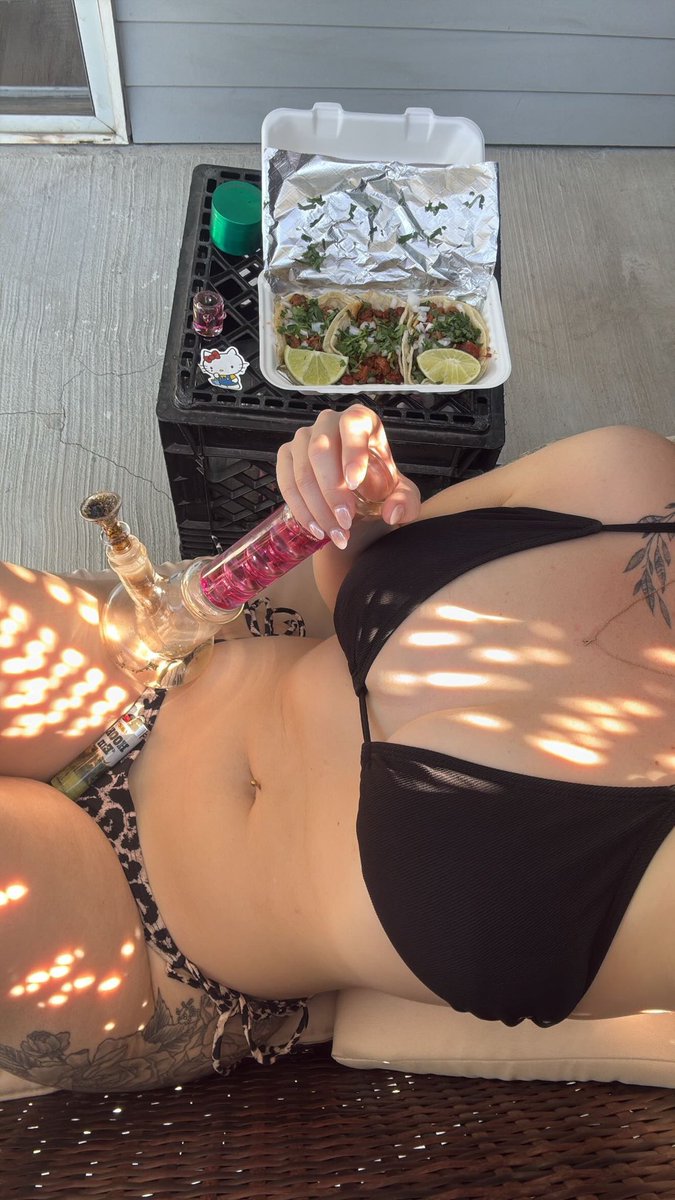 vaile_9's tweet photo. how ima be all summer https://t.co/6OhfJvCQpR
