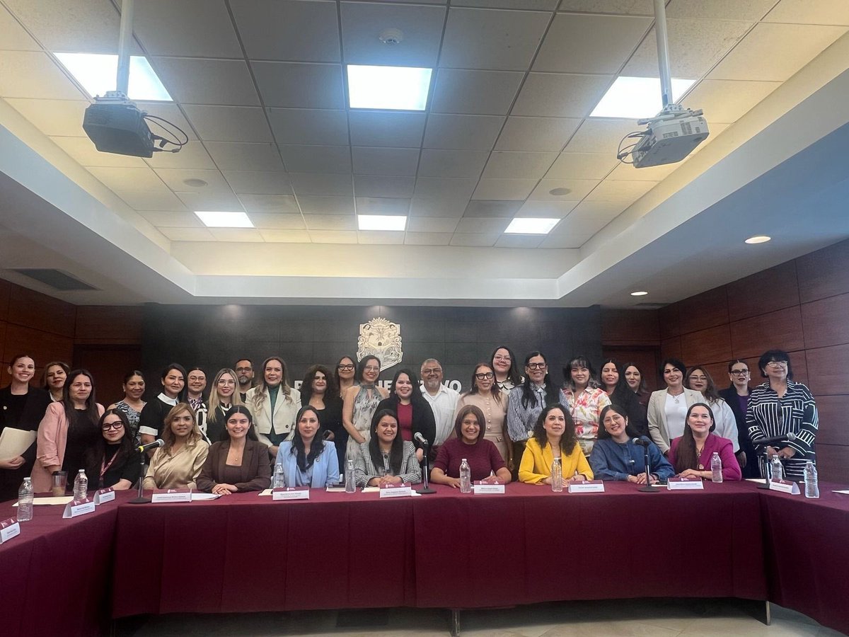 verajuarezf's tweet photo. 🟣 | El día de hoy asistí a la Décima Cuarta Sesión Ordinaria del Sistema Estatal de Prevención, Atención, Sanción y Erradicación de la #Violencia contra las Mujeres #SEPASEVM en mi calidad de Presidenta de la Comisión de #IgualdadSustantiva y #NoDiscriminación del #IEEBC. 📝
🟣 | Se presentó el Protocolo de Reparación Integral del Daño a través de la Intervención Pericial con #PerspectivaDeGénero y la Guía para la Elaboración del Plan Integral de Reparación del Daño a #MujeresVíctimasVRG. 📚
✍🏼Agradezco la invitación de Alfredo Álvarez, Secretario General de Gobierno y Presidente del #SEPASEVM, así como de Mónica Vargas, Secretaria Técnica del #SEPASEVM y titular de #INMUJER.