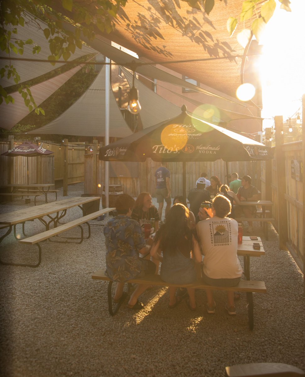 thegranvillepub's tweet image. Spring is here, and our patio is OPEN! 

Who’s coming to hang with us? ☀️

#onlyinlouisville #derbycity #oldlouisville #oldlou #louisvillefood #louisvillefoodies #thingstodoinlouisville #thingstolou