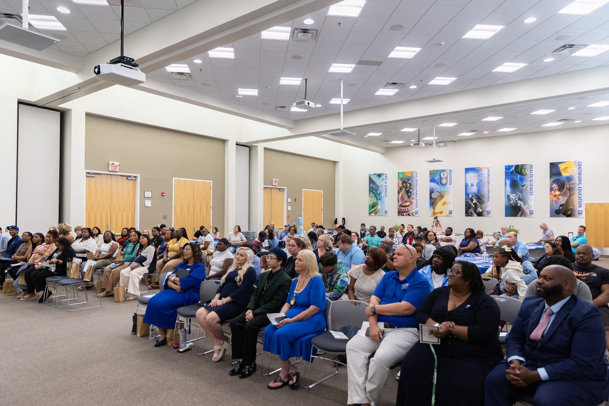 PittCC's tweet image. ✨ Congratulations to all the new inductees of Tri Alpha here at Pitt Community College! ✨

We proudly welcomed a new class of students, staff, and an honorary member during our recent induction ceremony. 🎓💙 #pittcc #TriAlpha #StudentSuccess