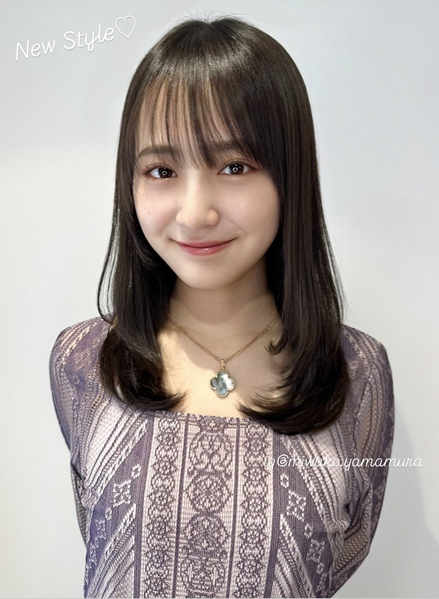 miwa_onyx's tweet photo. Newヘアスタイル♡
モデルさんは昨年のミス慶應の方です🥰
黒蝶貝のマジックアルハンブラロングネックレスを着けていただいて撮影をしたのですが、可愛すぎました😍🍀
ワンピースは @FRAYID です🌼
@vancleef_japan
#マジックアルハンブラネックレス
#vca #gmop
#セミロングヘア https://t.co/ls2dhxSh7Z